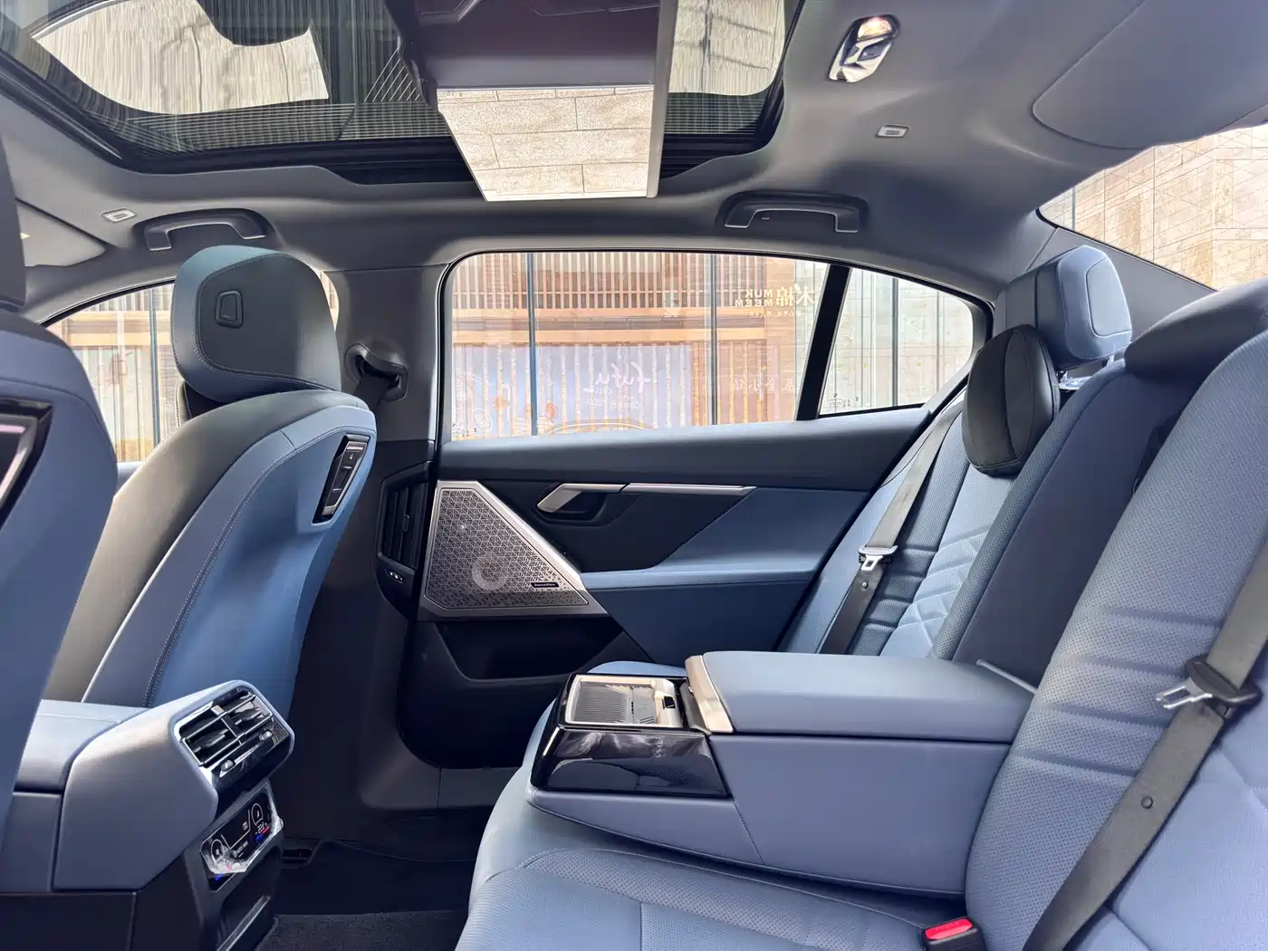 BMW 5 Series 2025 530Li Premium M Sport Package фото 23