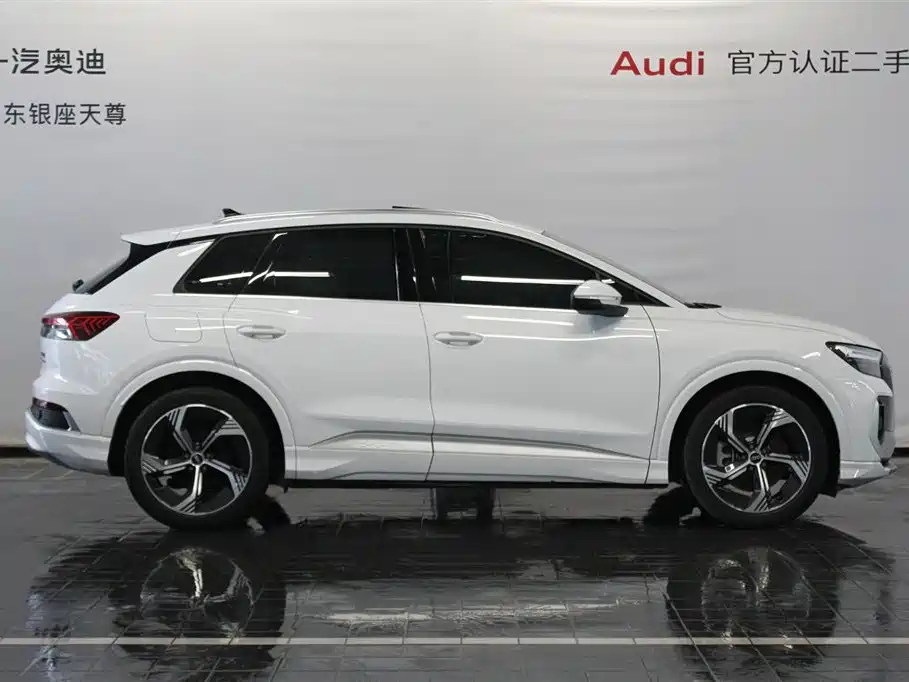 AUDI Q4 E TRON