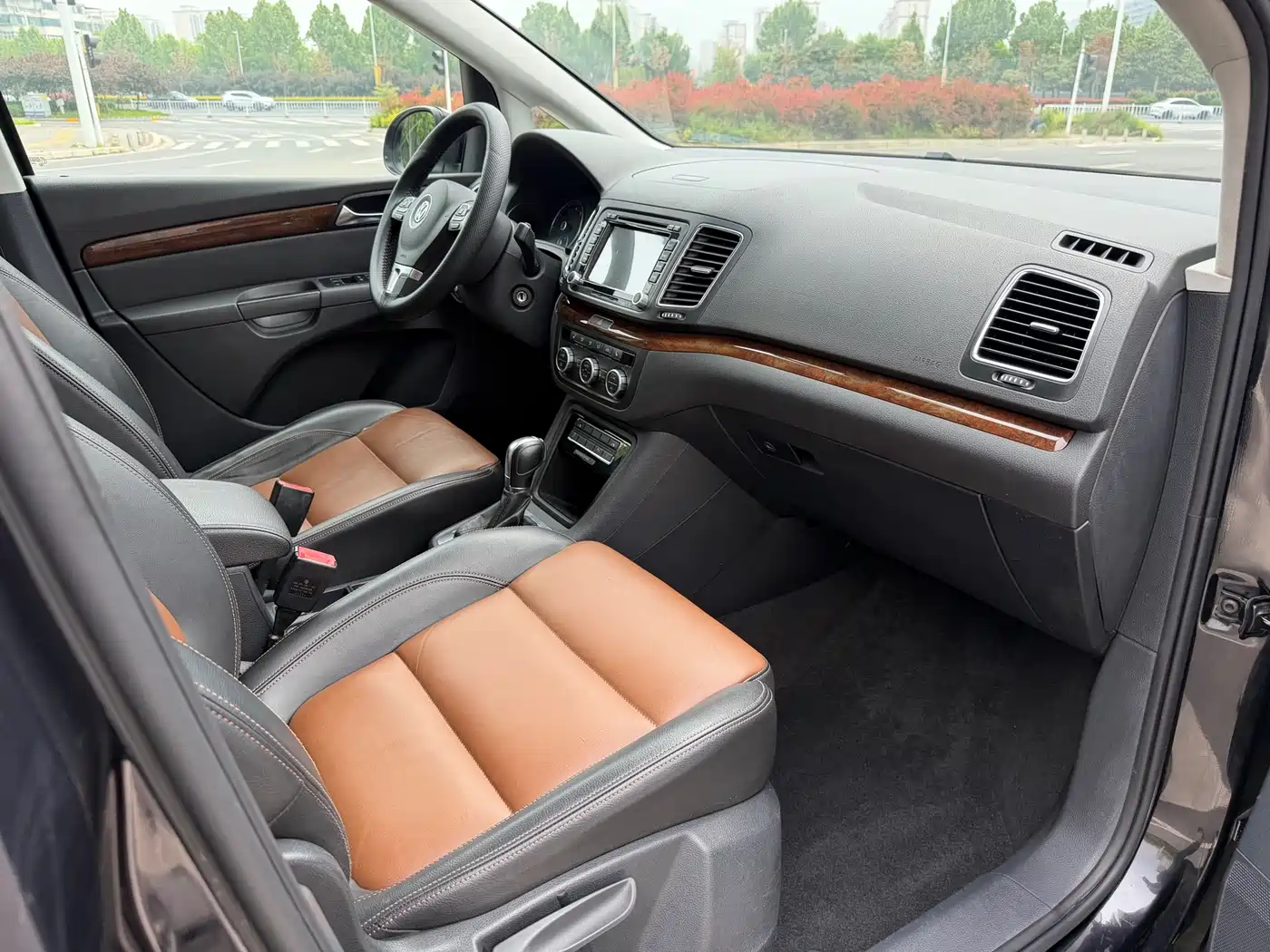Volkswagen Sharan 2013 2.0TSI Comfort фото 14