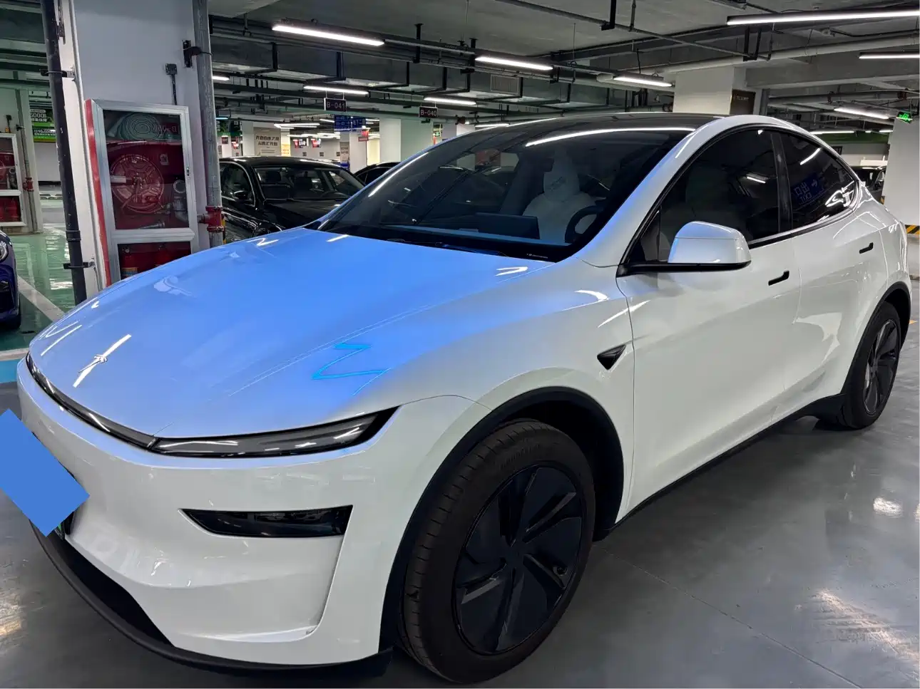 TESLA MODEL Y