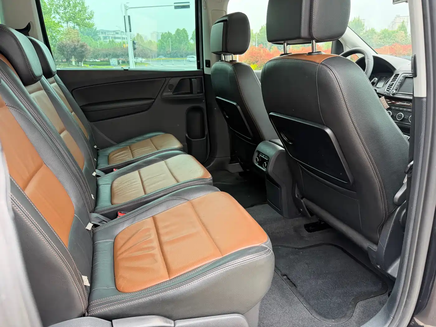 Volkswagen Sharan 2013 2.0TSI Comfort фото 12