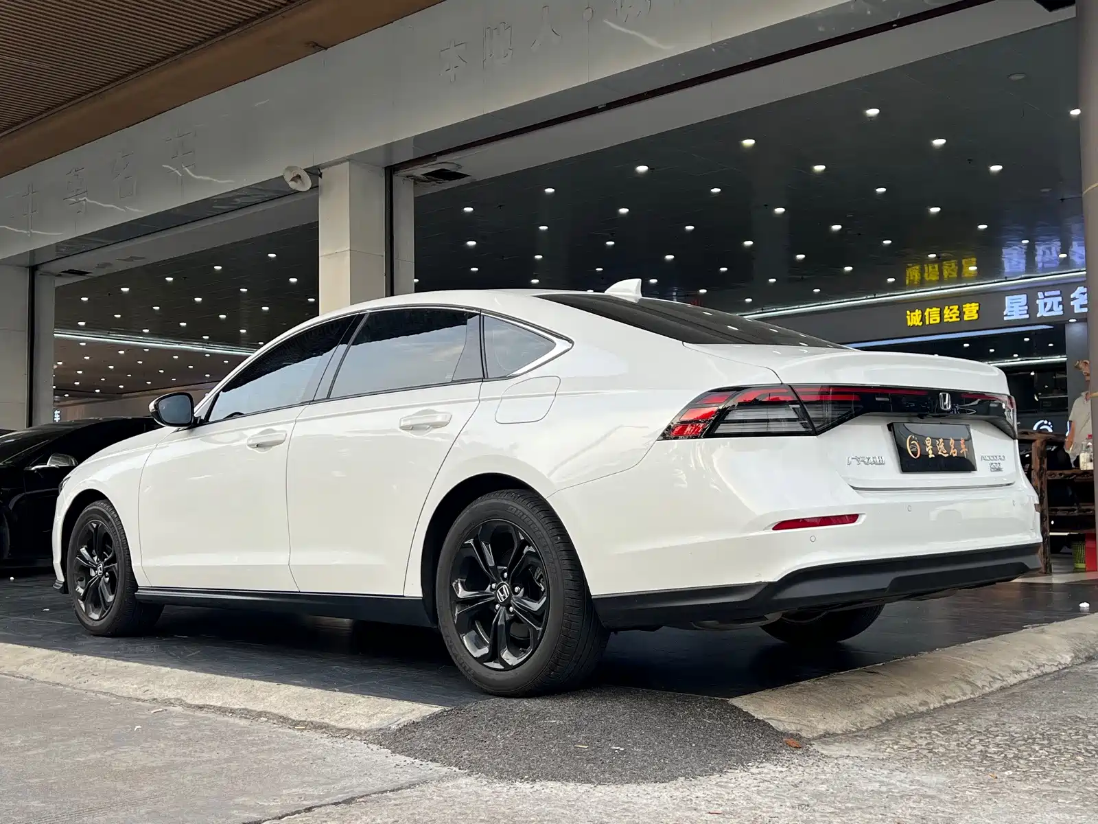 Photo 17 - Honda Accord