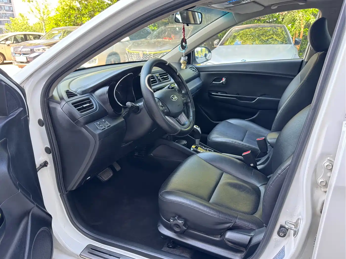Kia K2 2012 Sedan 1.6L AT Premium ECO Commemorative Edition фото 7