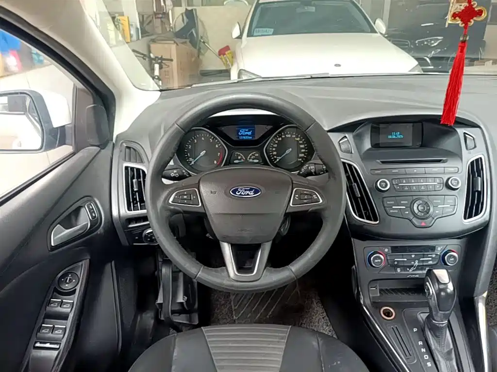 Фото 10 - Ford Focus