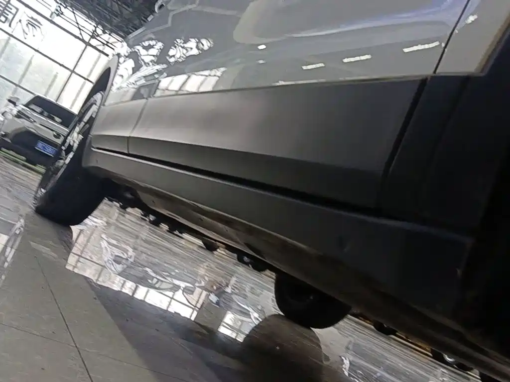 صورة 21 - Volkswagen Tharu