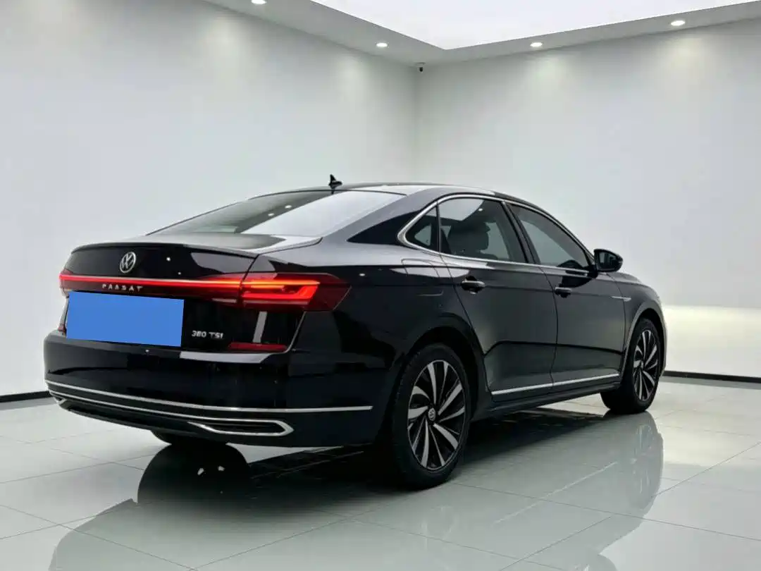 صورة 5 - Volkswagen Passat