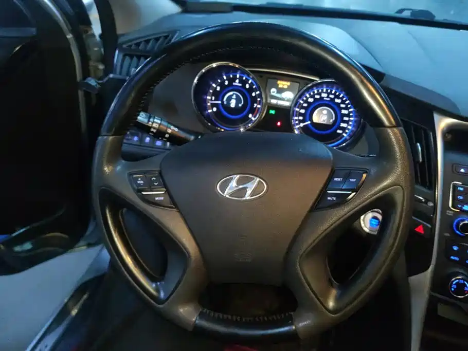 Photo 15 - Hyundai Sonata