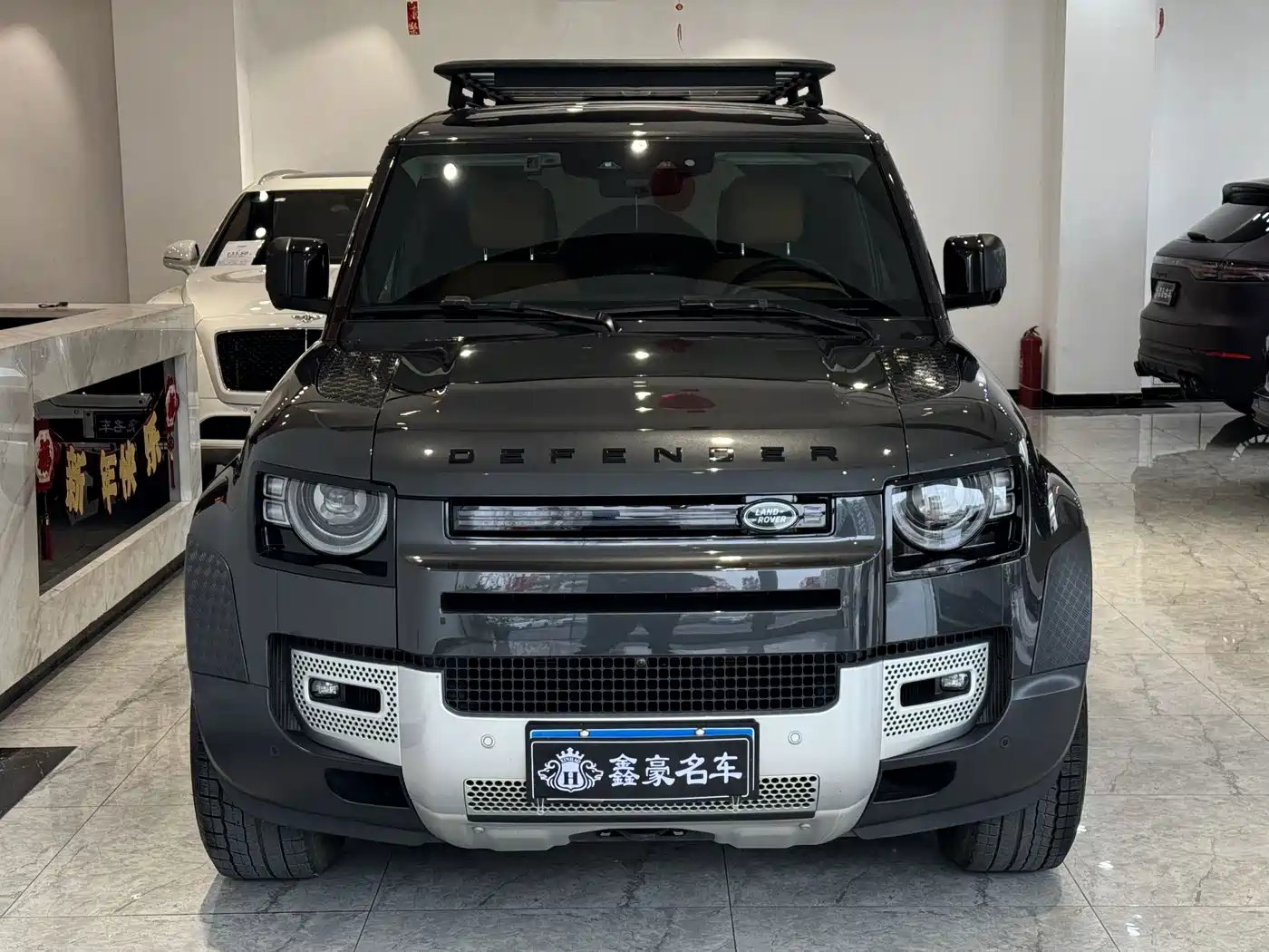 Land Rover Defender 2023 Model 110 3.0T P400 Dark Special Edition фото 2