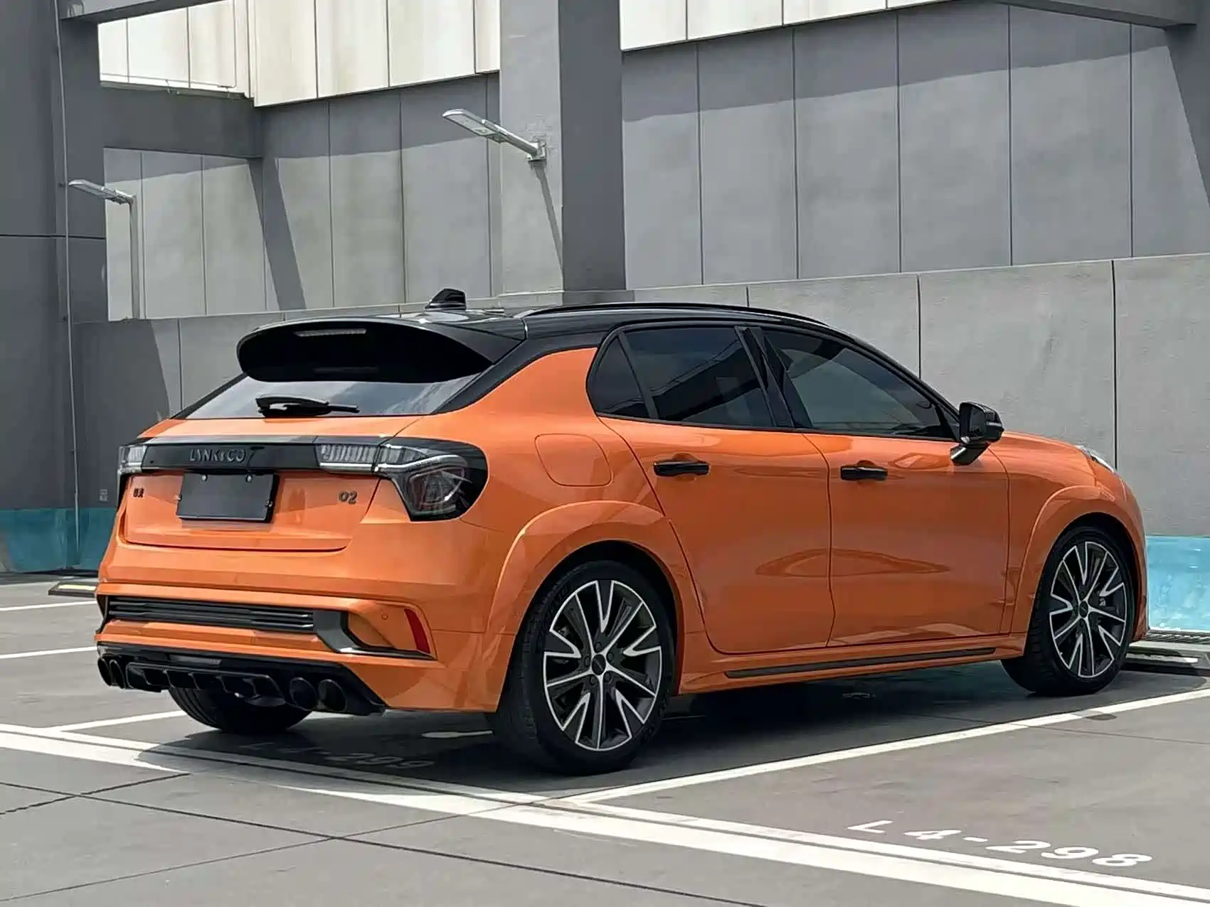 Фото 6 - Lynk & Co 02 Hatchback