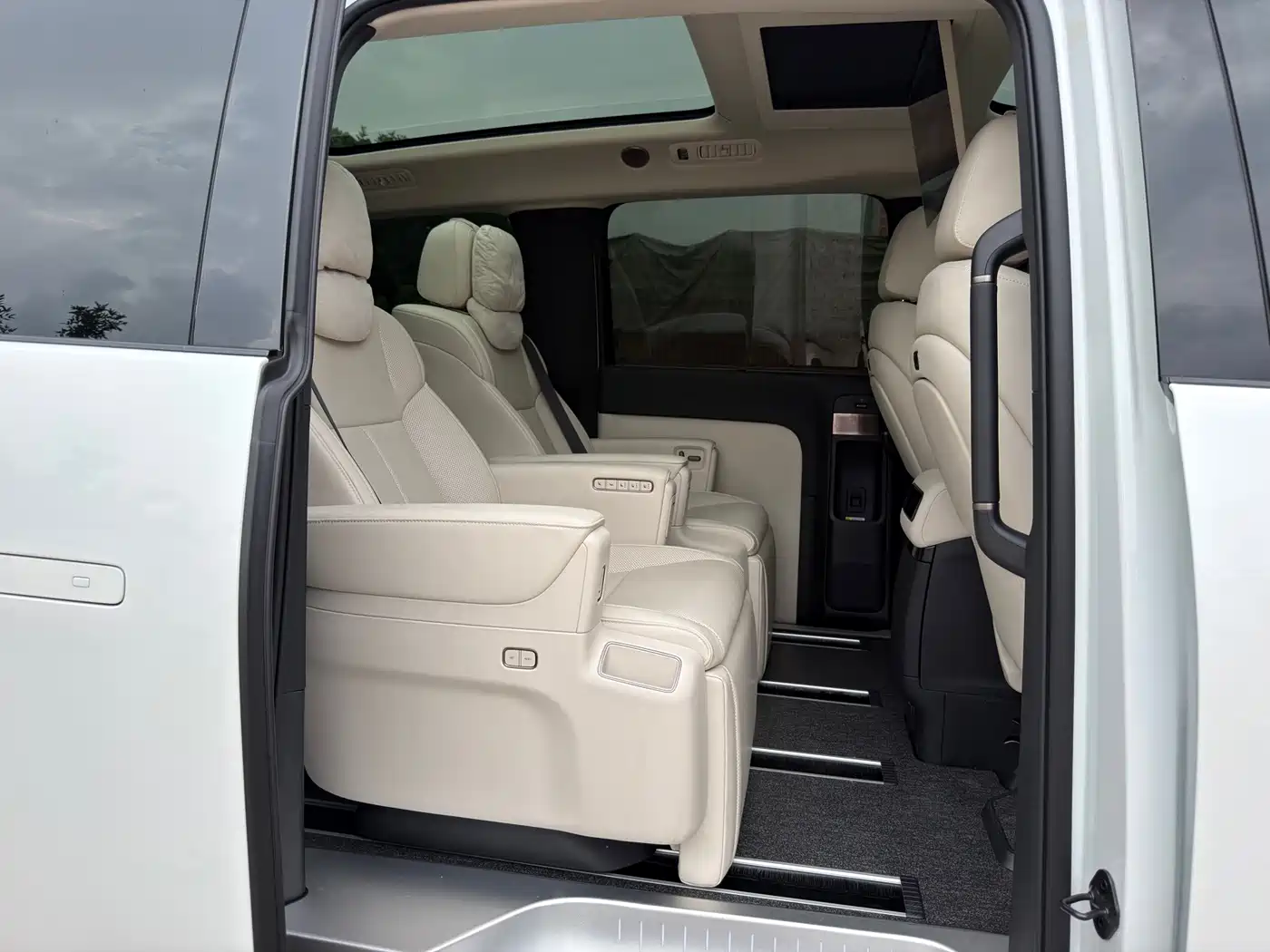Li Auto MEGA 2026 2025 Model Home Family Special Edition