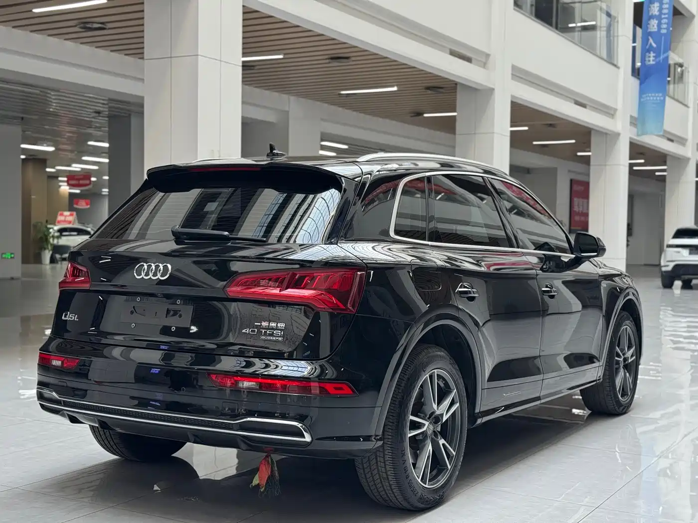 Audi Q5L 2020 Facelift 40 TFSI Honor Fashion фото 4