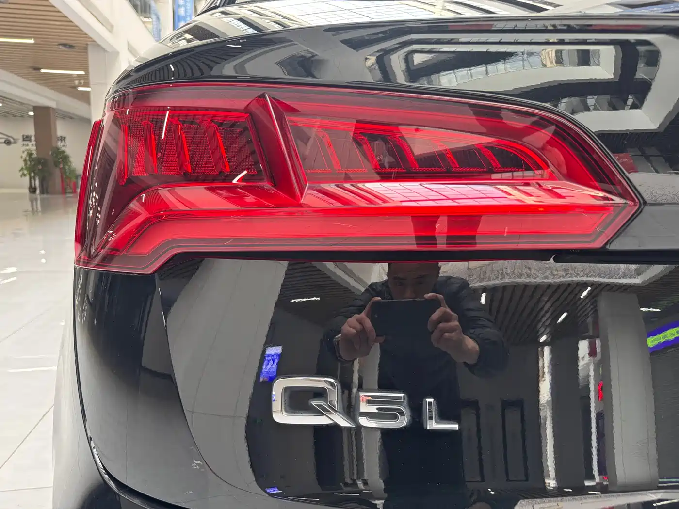 Audi Q5L 2020 Facelift 40 TFSI Honor Fashion фото 23