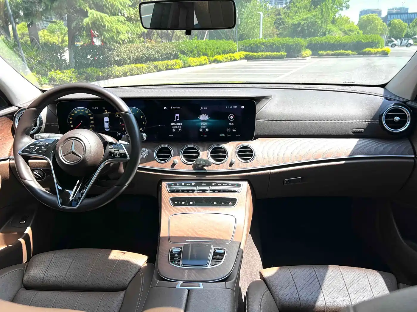 Mercedes-Benz E-Class 2023 E 260 L фото 11