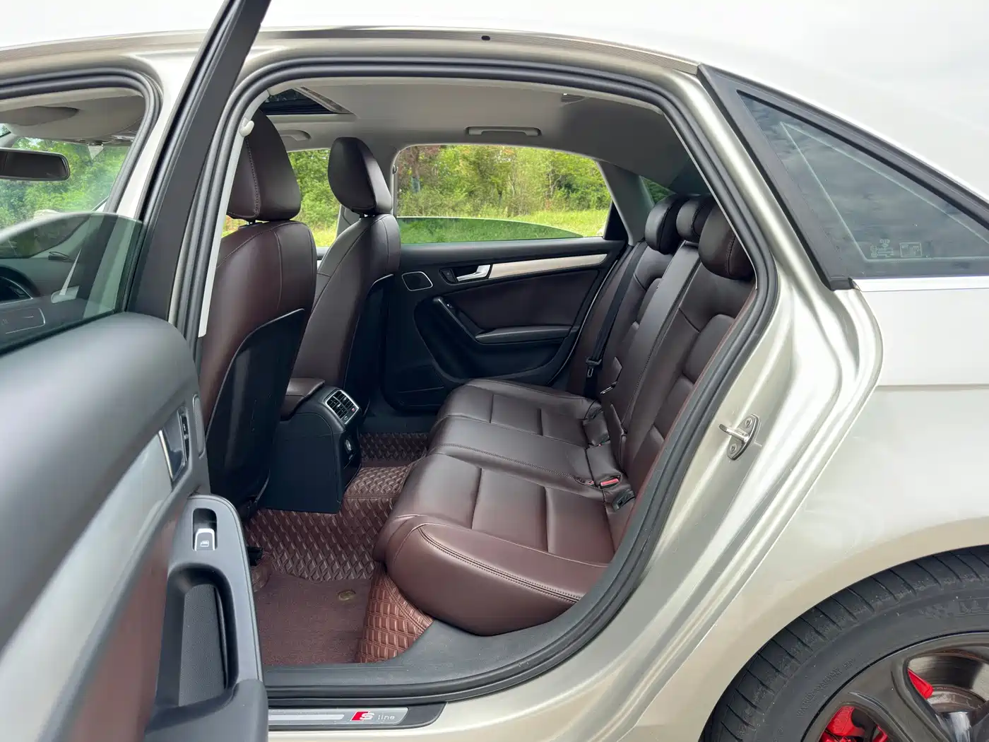 Фото 14 - Audi A4L
