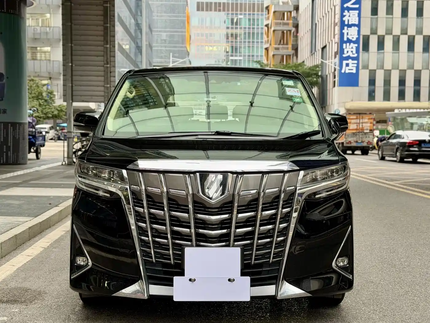 Toyota Alphard 2018 Facelift 3.5L Luxury Edition фото 2