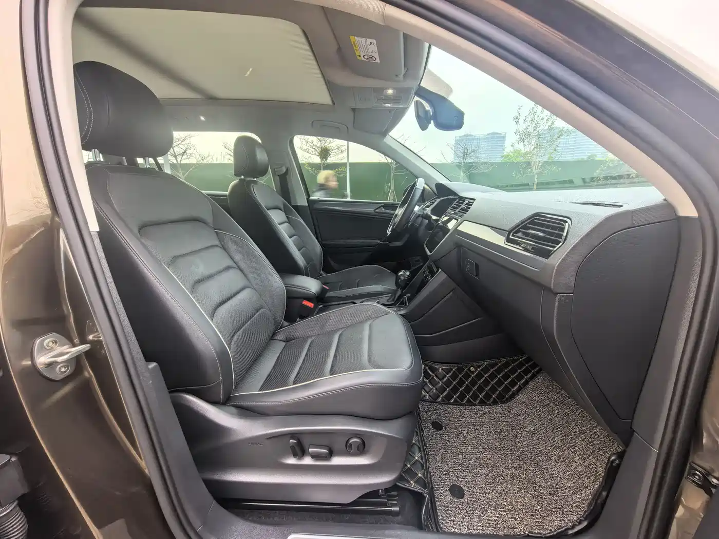 Volkswagen Tiguan L 2020 330TSI Auto 2WD R-Line Flagship China VI фото 7