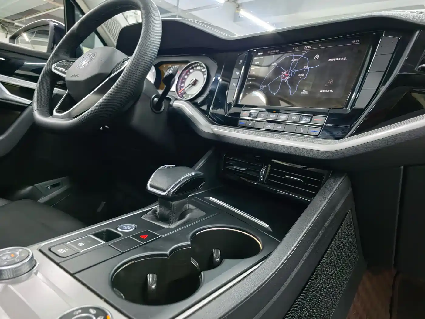 Volkswagen Touareg 2021 2.0TSI Pilot Special Edition фото 30