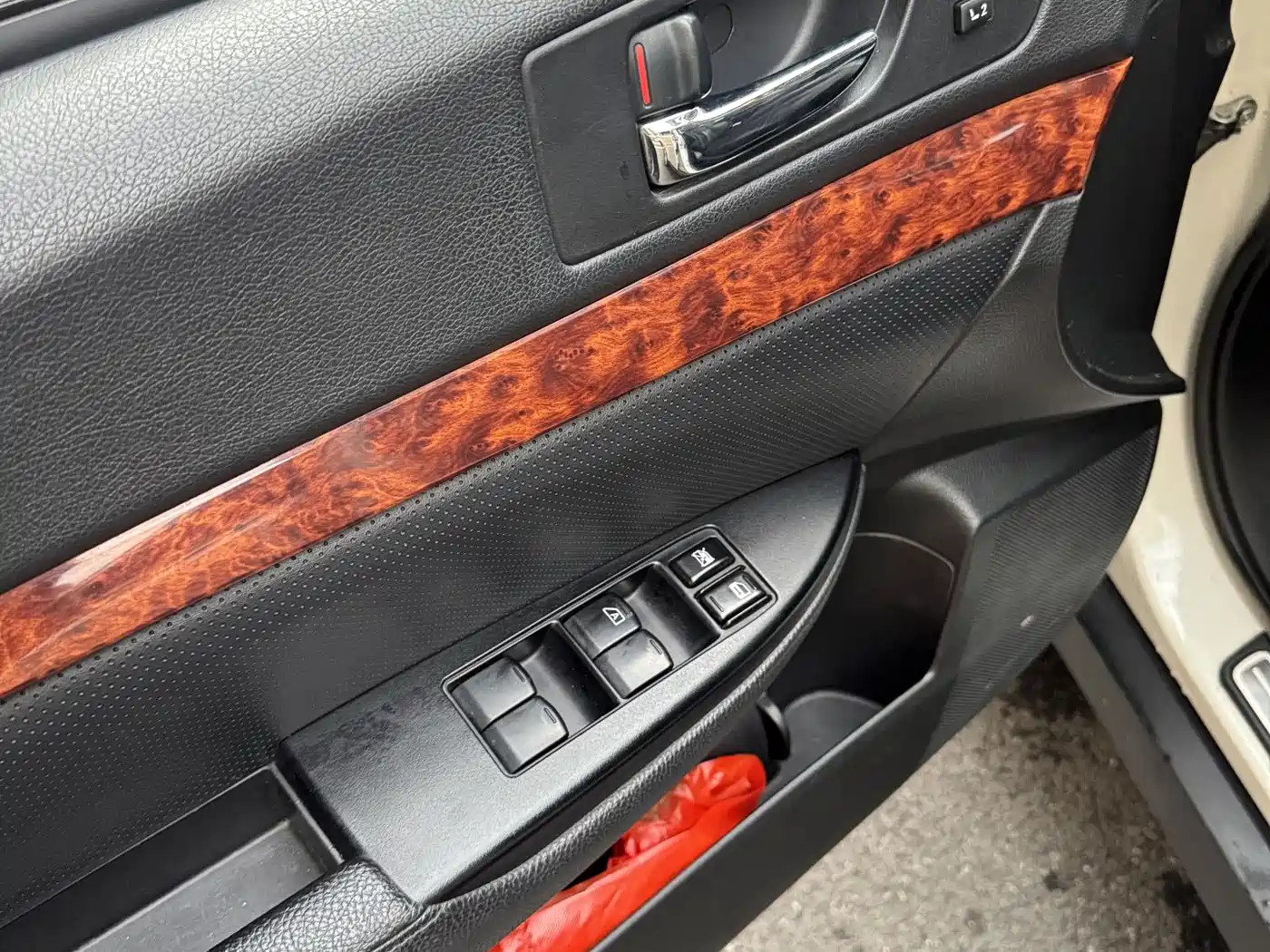 Subaru Outback 2011 2.5i Luxury Navigation Edition фото 14