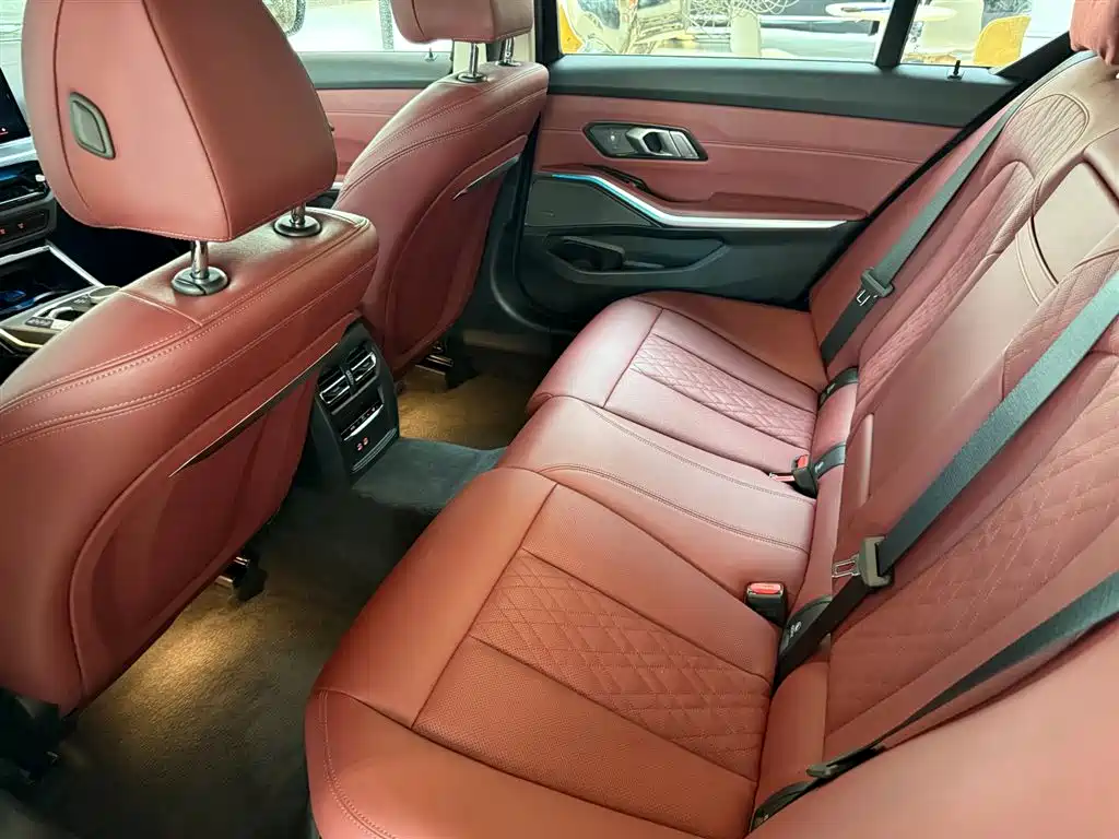 BMW 3 Series 2024 330Li M Sport Shadowline Package фото 14