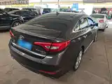 Photo 7 - Hyundai Sonata