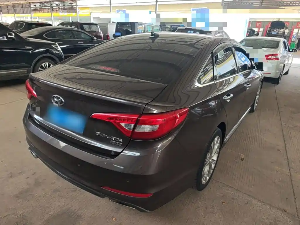 Photo 7 - Hyundai Sonata