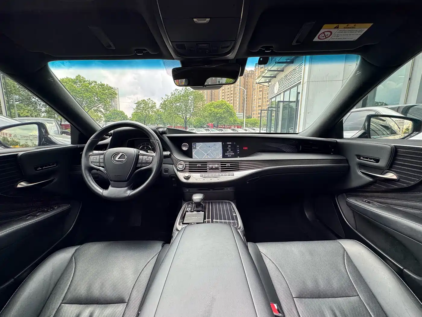 Фото 8 - Lexus LS