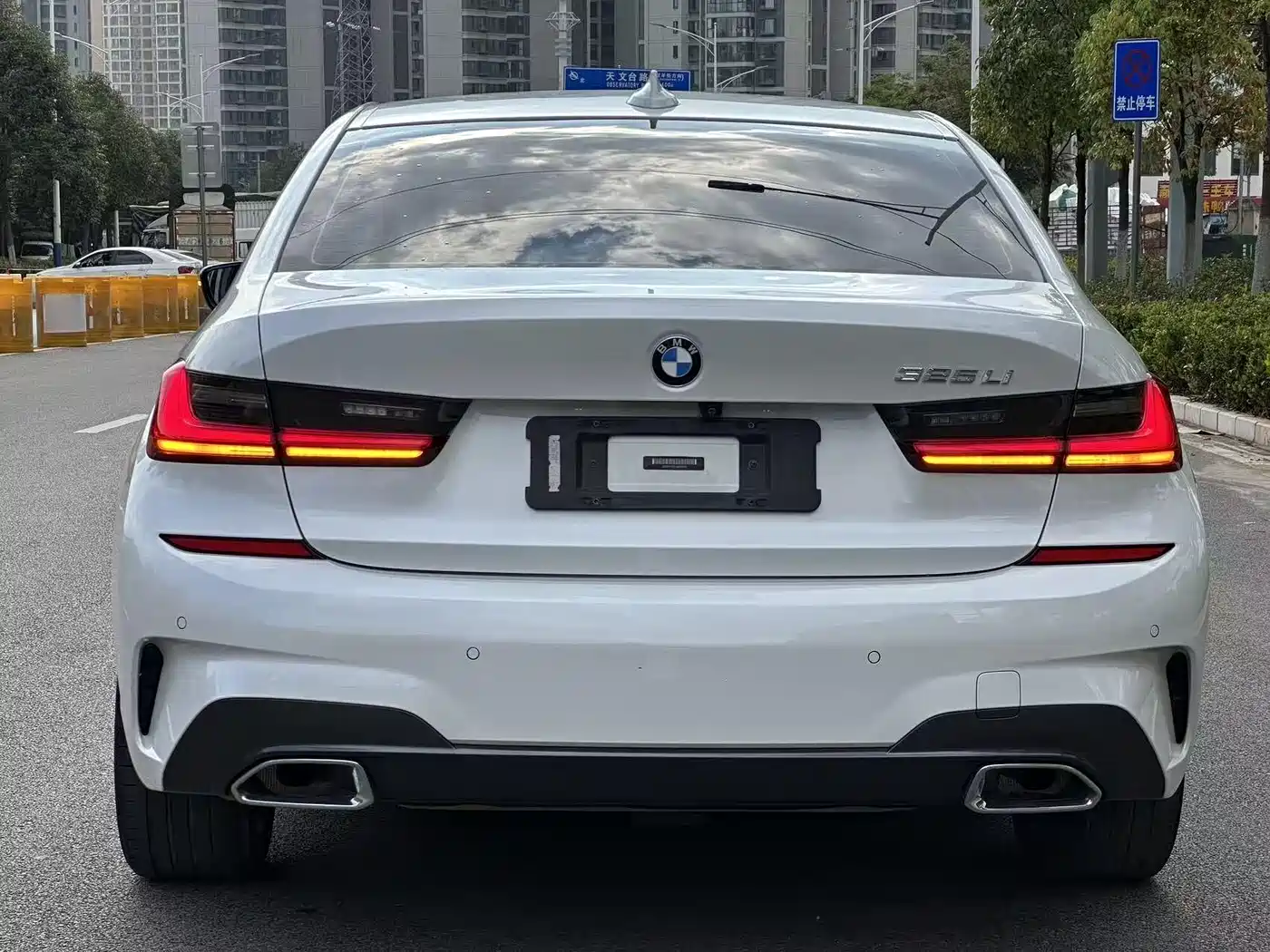 BMW 3 Series 2021 325Li M Sport Package фото 5