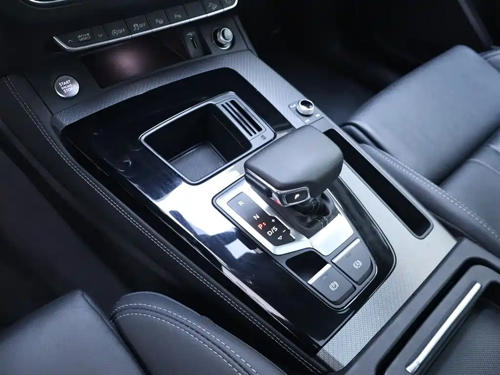 Audi Q5L 2022 40T Luxury Dynamic фото 12