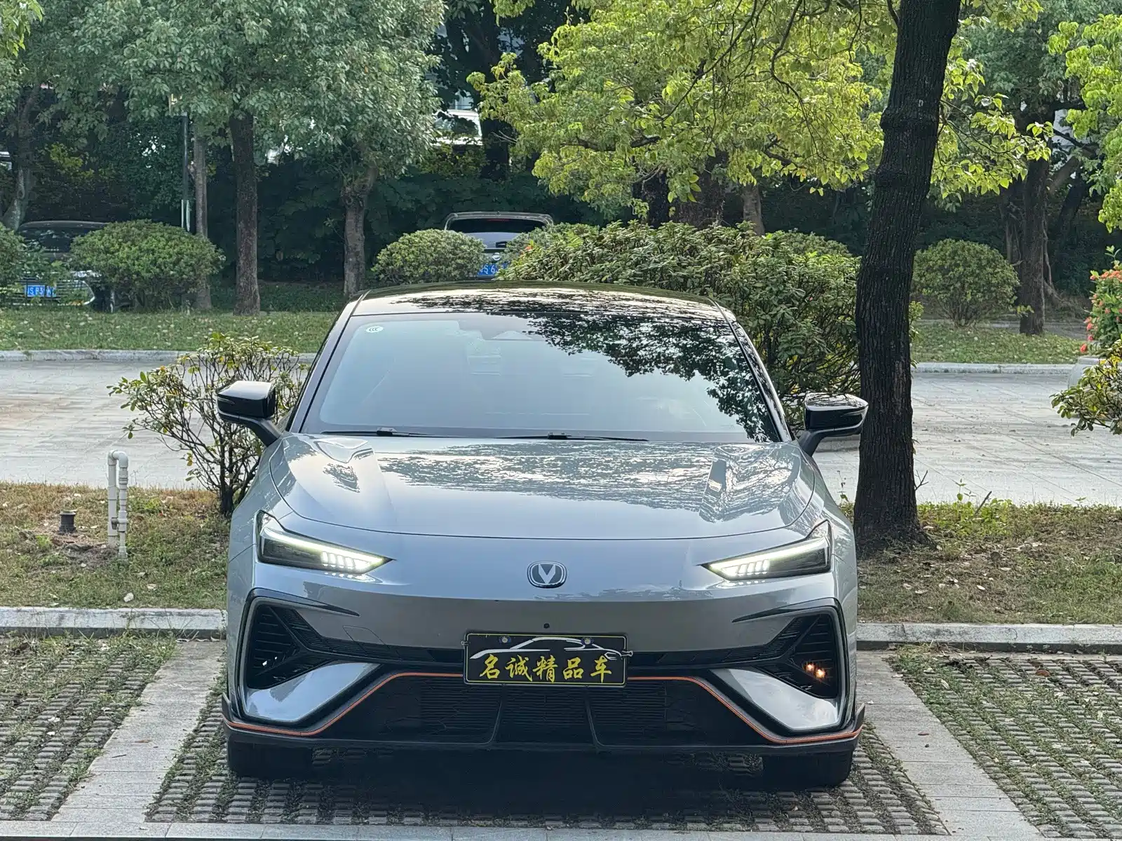 Фото 2 - Changan UNI-V