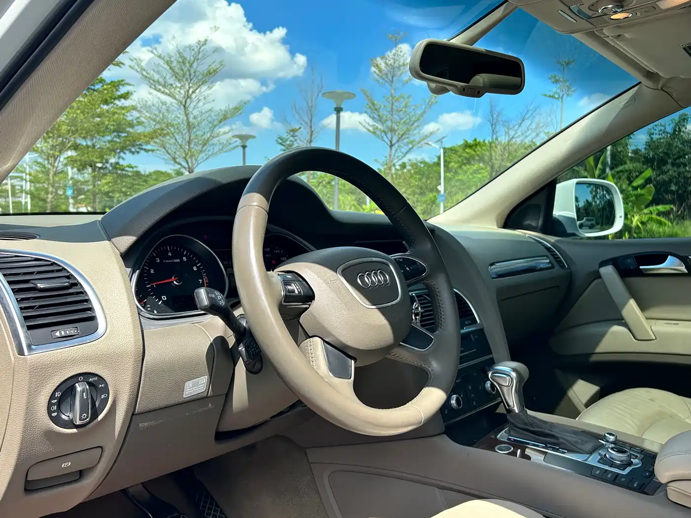Audi Q7 фото 9