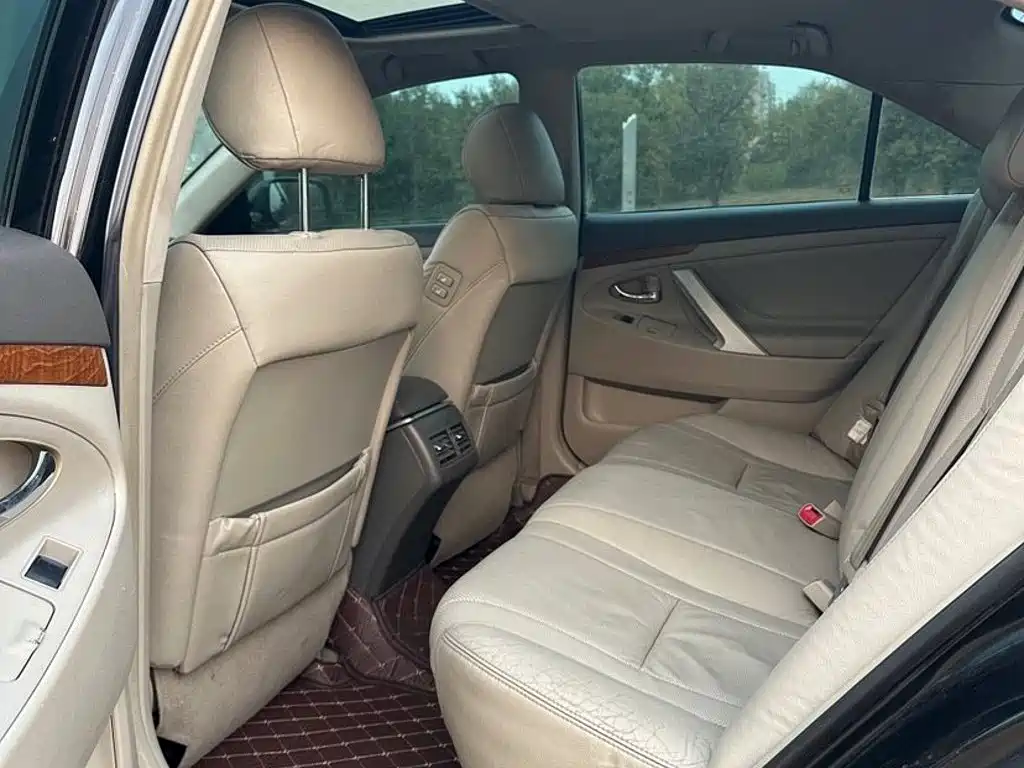 Photo 7 - Toyota Camry