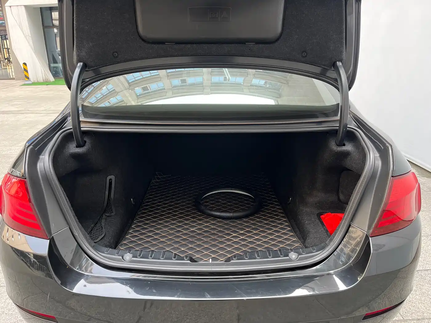 BMW 5 Series 2012 530Li Luxury фото 8