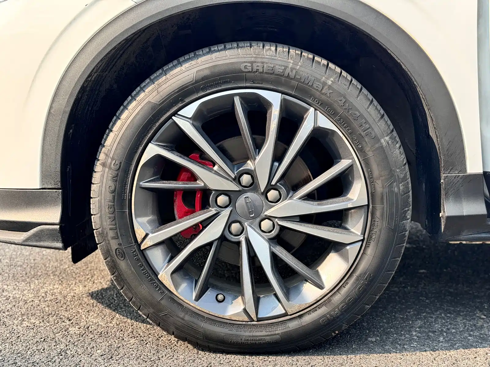 Фото 25 - Geely Coolray
