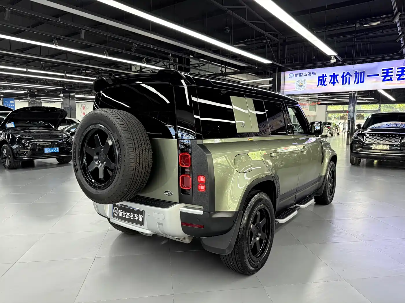 Land Rover Defender 2023 Facelift 110 3.0T P400 Dark Special Edition фото 14