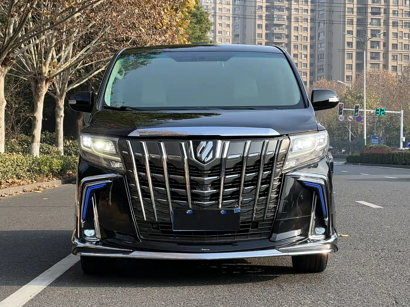 Toyota Alphard 2011 3.5L Luxury Edition фото 3
