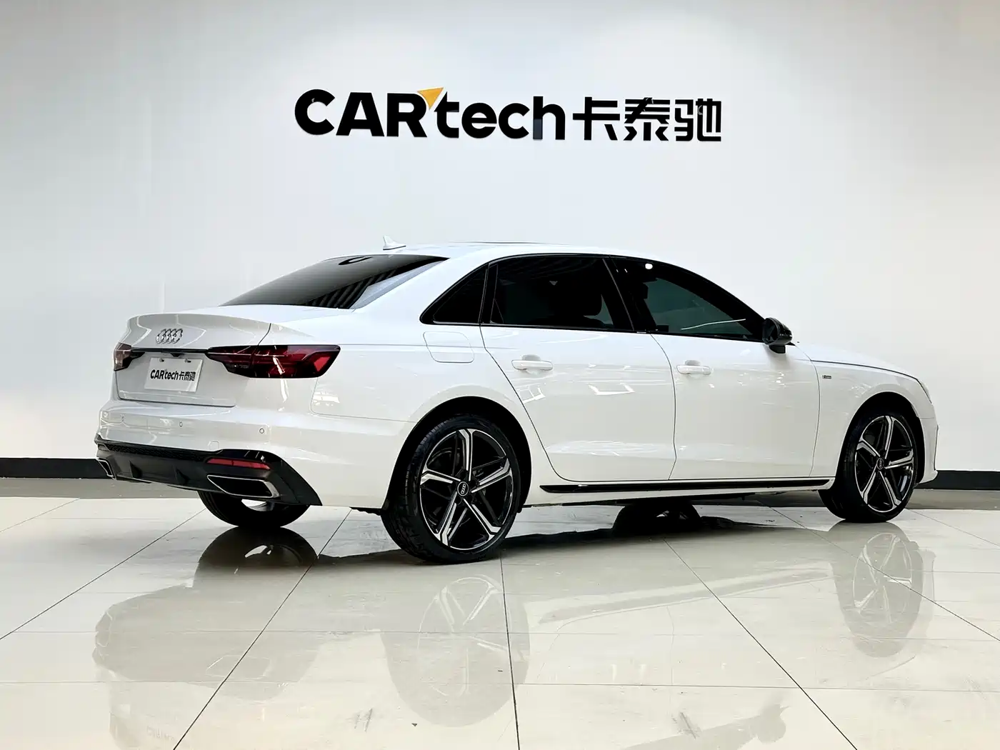 Audi A4L 2025 2 Million Celebration Edition 40 TFSI Luxury Dynamic фото 3
