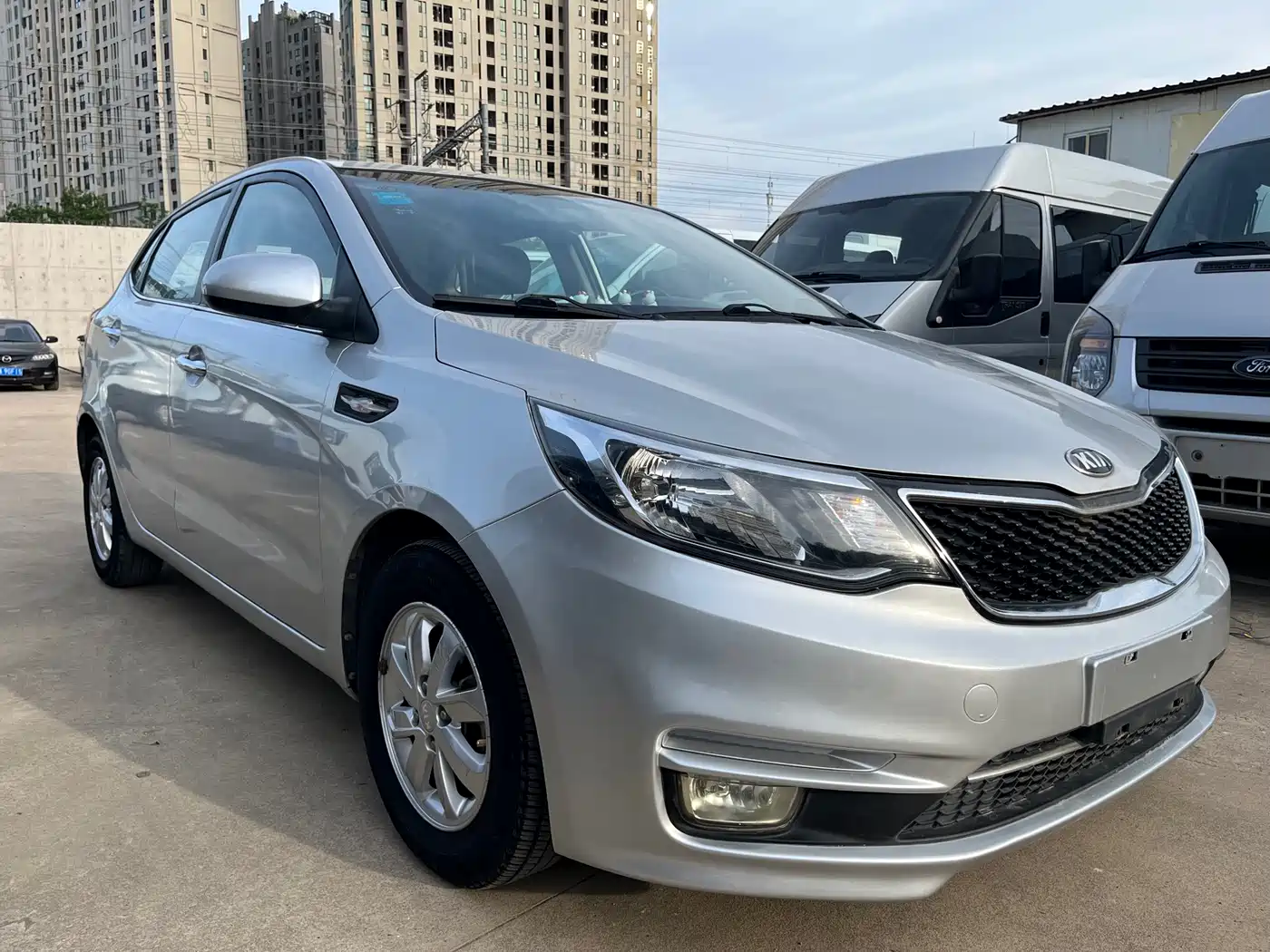 Kia K2 2015 Hatchback 1.4L AT GLS Cool Edition фото 3
