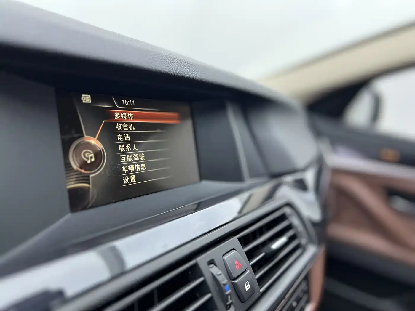 BMW 5 Series 2017 520Li Classic Edition фото 5