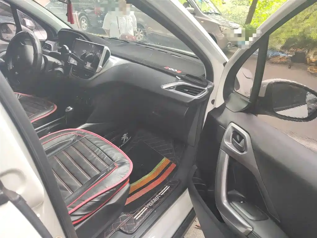 Peugeot 2008 2018 1.6L Automatic Trend Edition фото 20