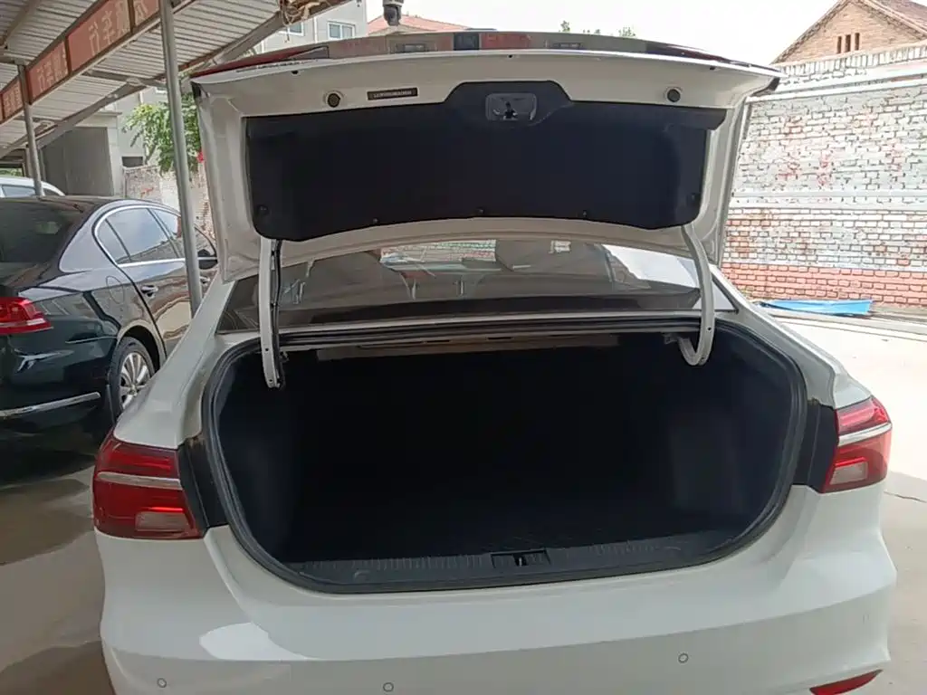 Roewe i6 2021 2020 PLUS 1.6L CVT 4G Connected Glory Flagship Edition