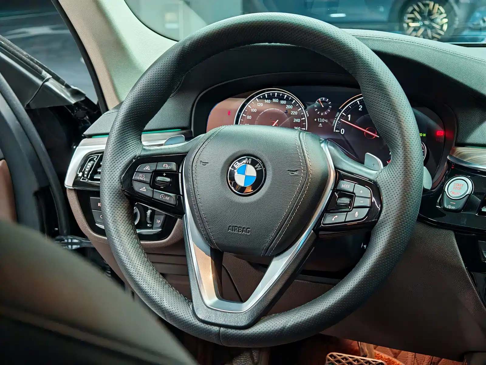 Photo 30 - BMW 5 Series