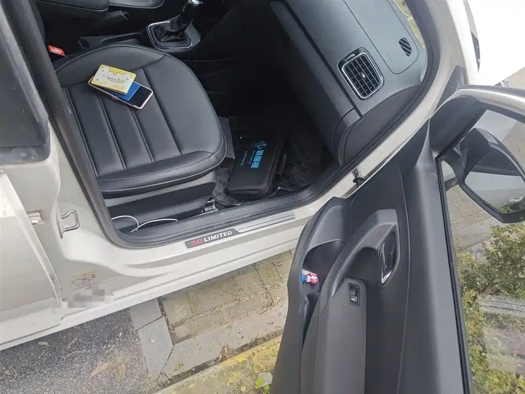 Volkswagen Polo 2014 1.6L Automatic 30th Anniversary Edition фото 19