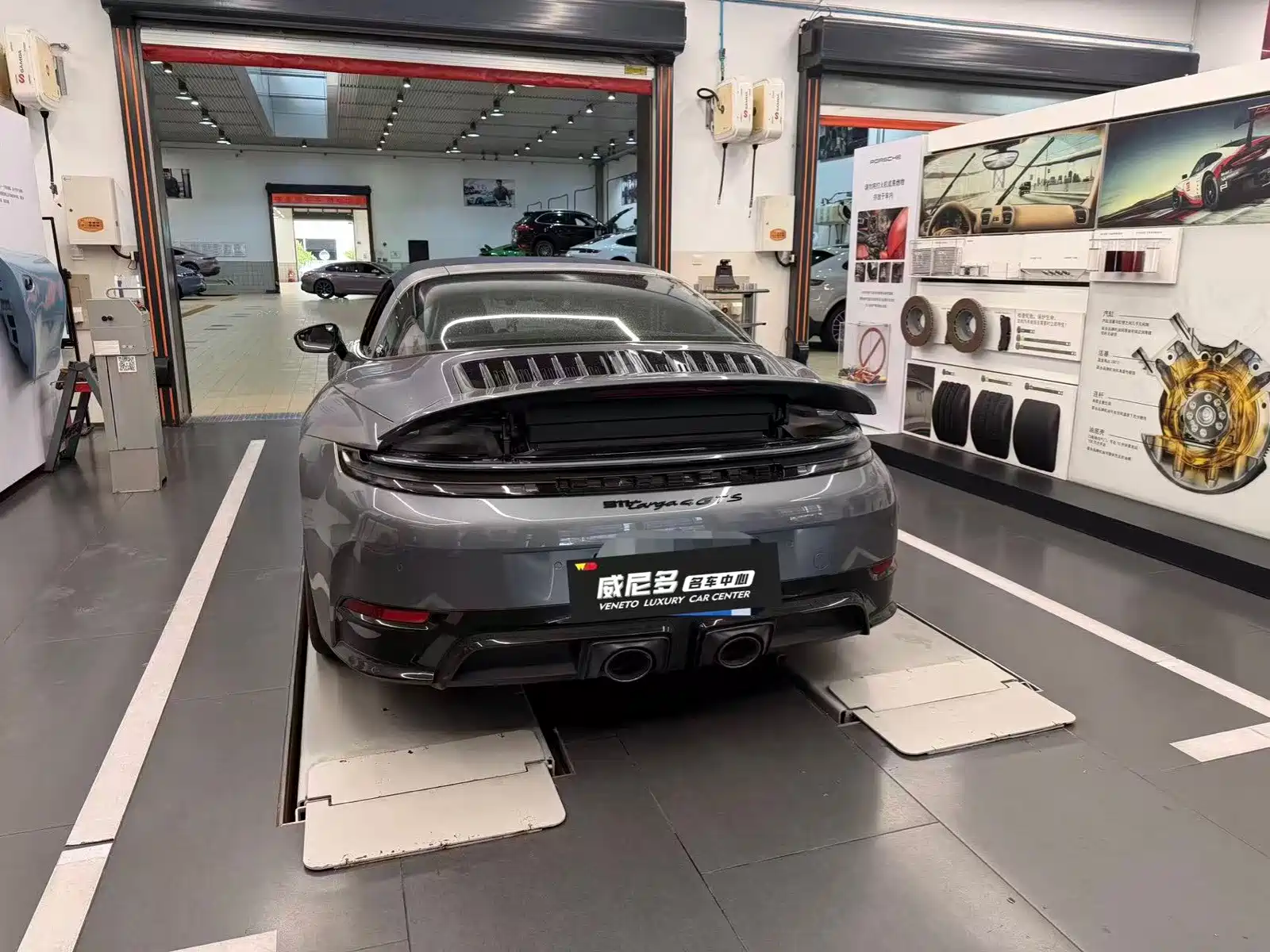 Photo 3 - Porsche 911