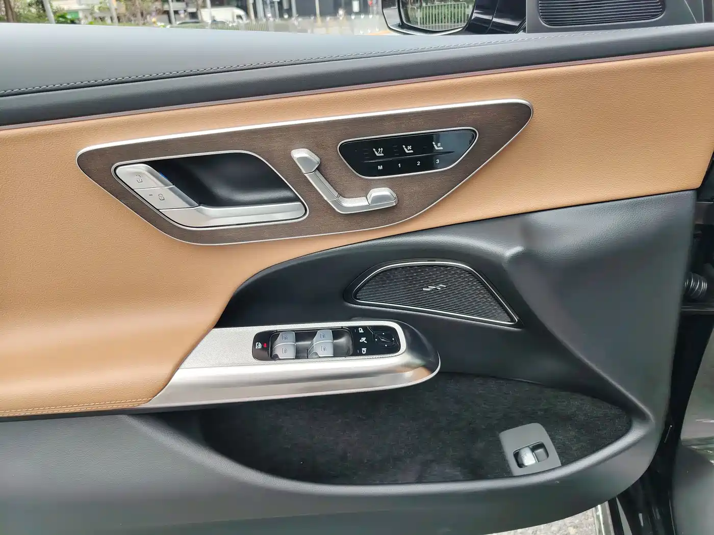 Mercedes-Benz E-Class 2025 E 300 L Fashion фото 16