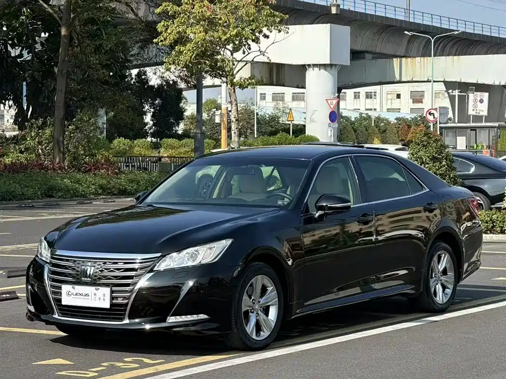 Toyota Crown 2015 2.0T Pioneer
