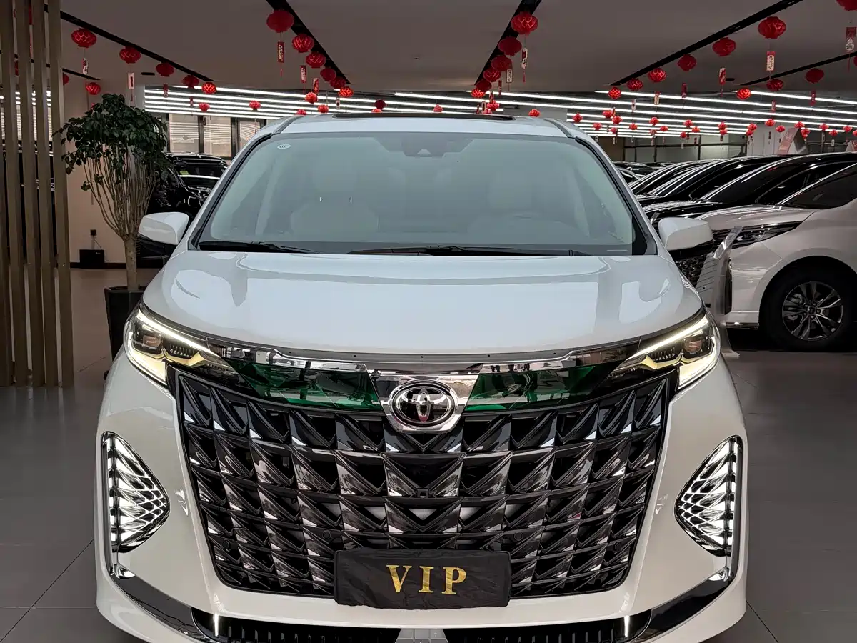 Toyota Granvia 2024 2.5L Hybrid Comfort фото 3