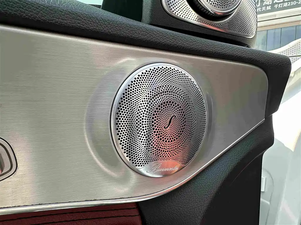 Фото 18 - Mercedes-Benz C-Class