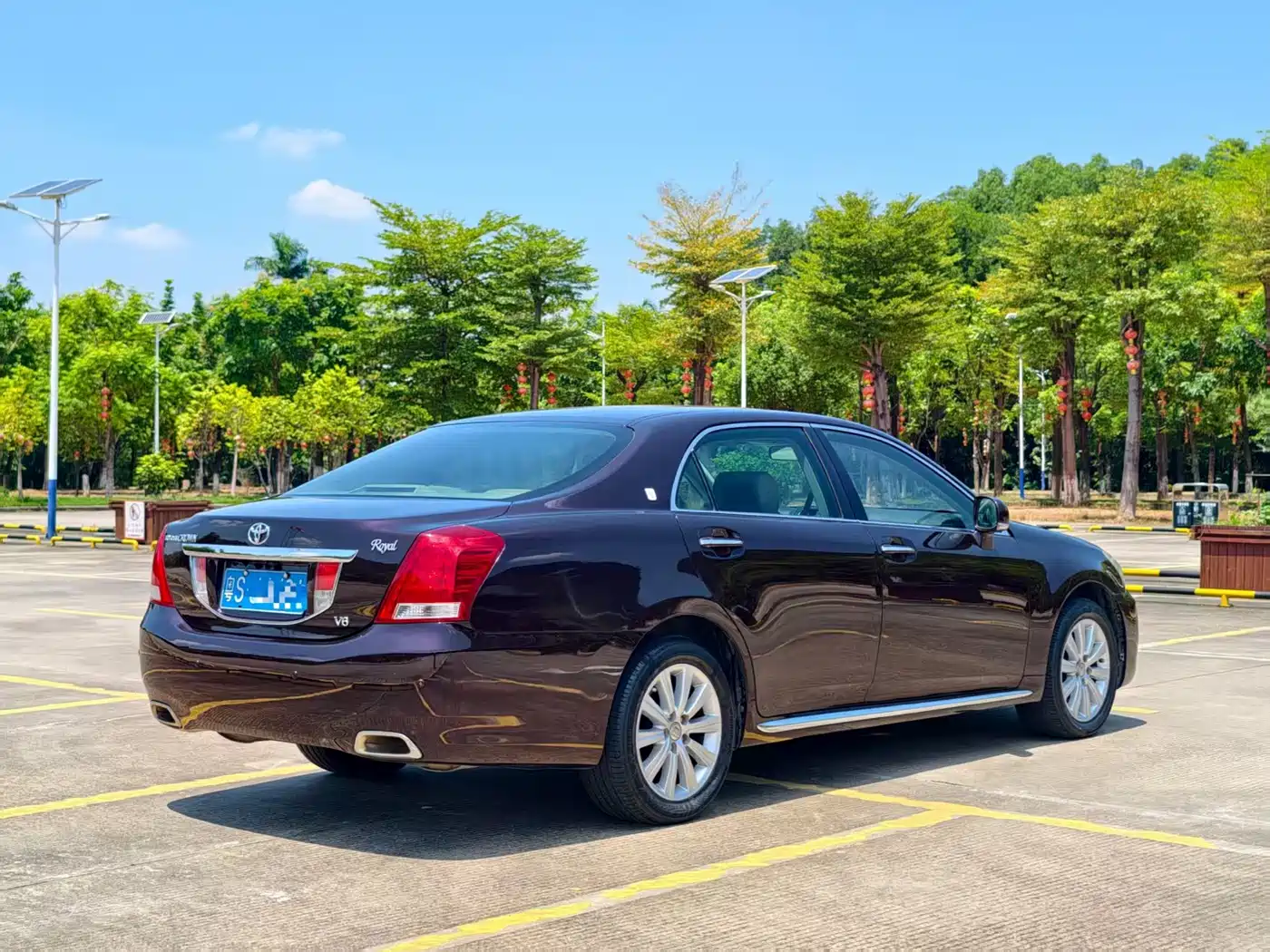 Фото 7 - Toyota Crown