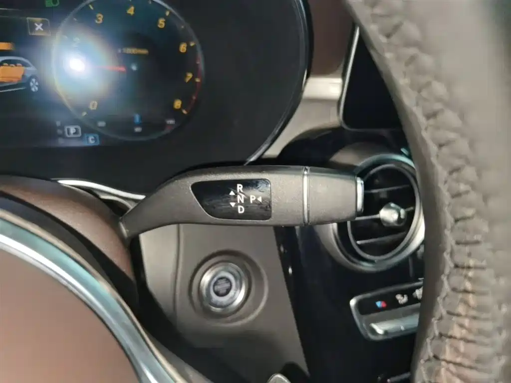 MERCEDES-BENZ GLC