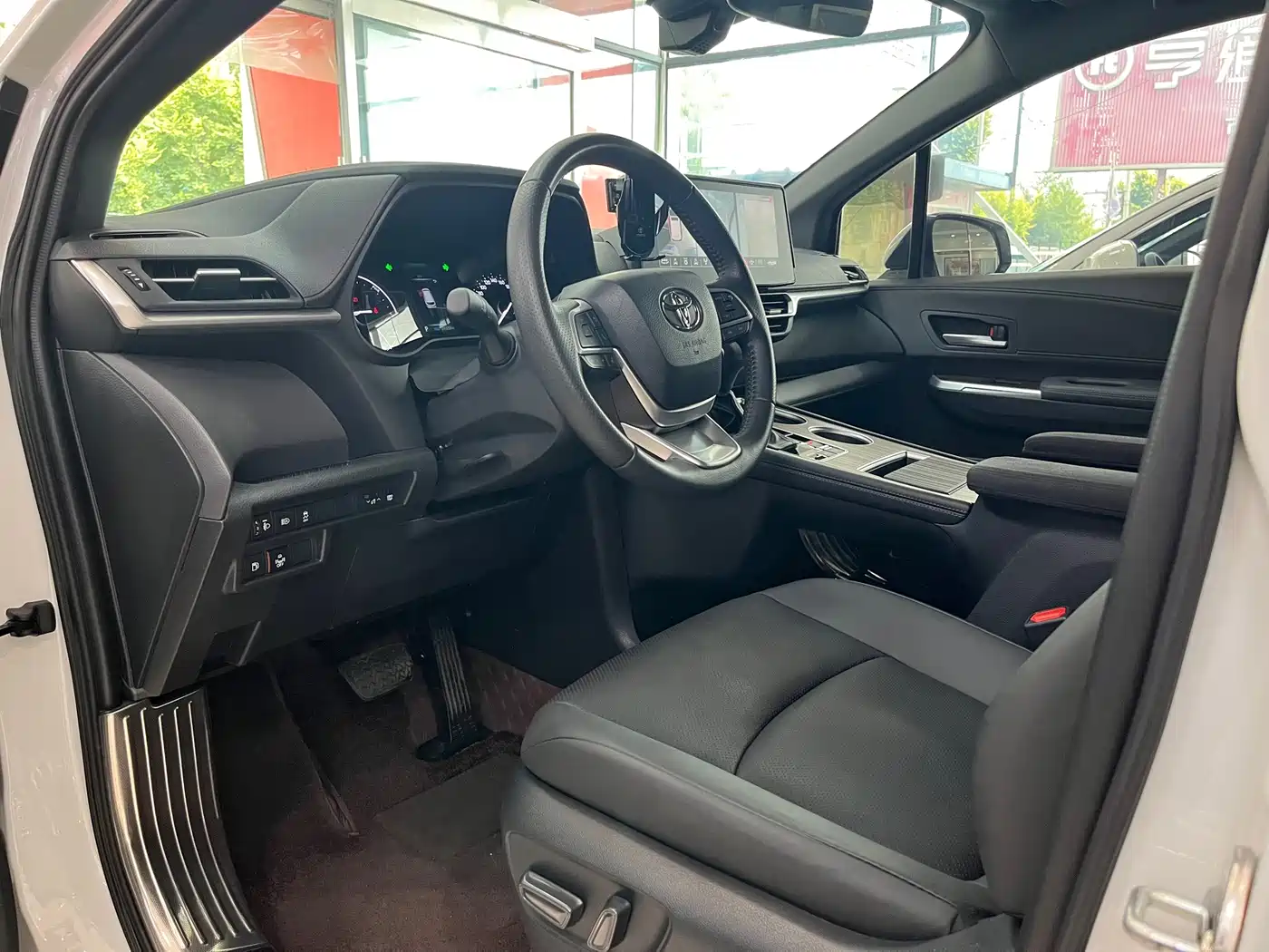 Toyota Sienna 2025 2026 2.5L Hybrid AWD Premium Edition